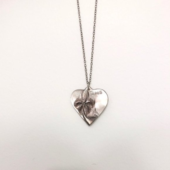 Hawaii Heart Necklace with Palm Tree - Picture 5 of 6